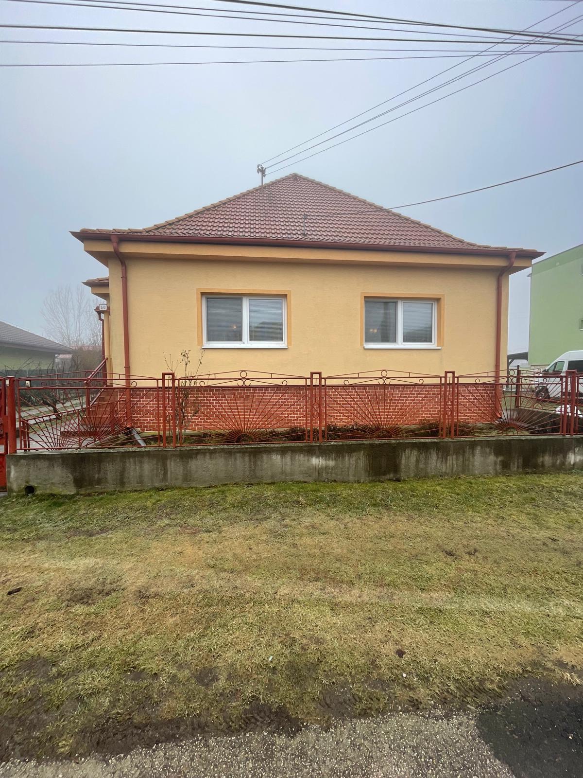 PREDAJ – 4-izbový rodinný dom s garážou, tichá lokalita, Svätoplukovo