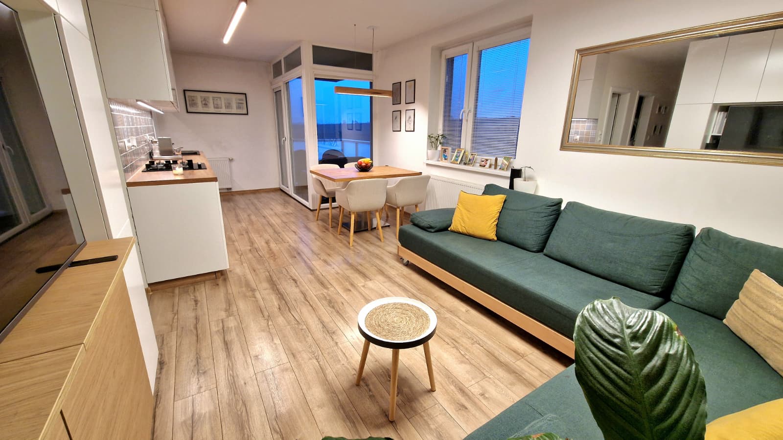 Štýlový 2,5-izbový byt s balkónom a výhľadom na Malé Karpaty vo Viničnom