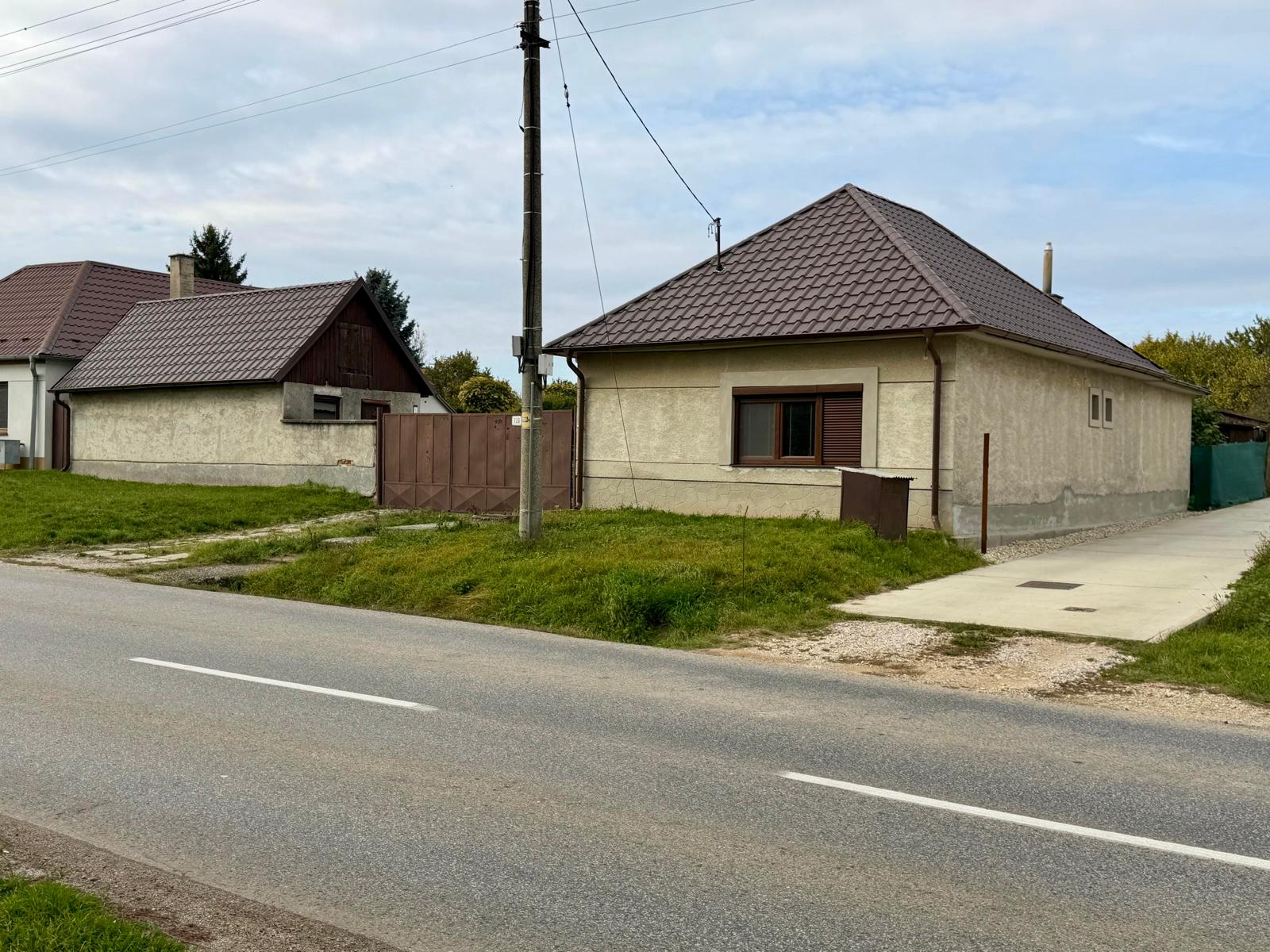 PREDAJ – Veľký rodinný dom s krásnym pozemkom – Pata (20 km od Nitry)