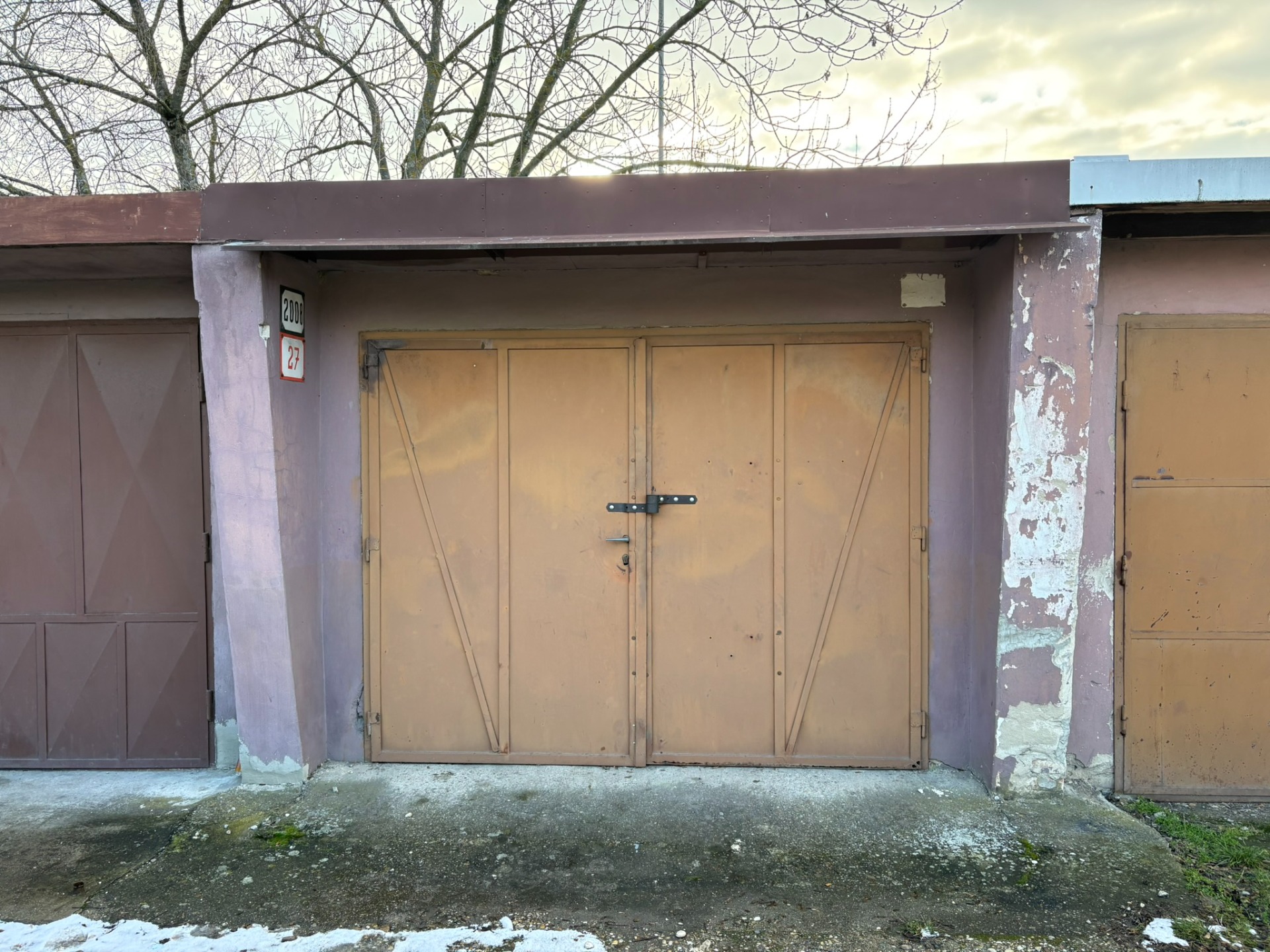 PREDAJ – Garáž v Galante za kaštieľom